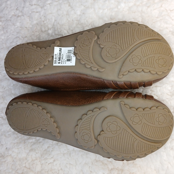 Pop Brown Flats with Crisscross Design - Picture 7 of 9